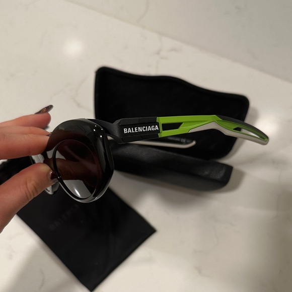 Balenciaga Women’s Green and Black Oval Sunglasses - Picture 3 of 7